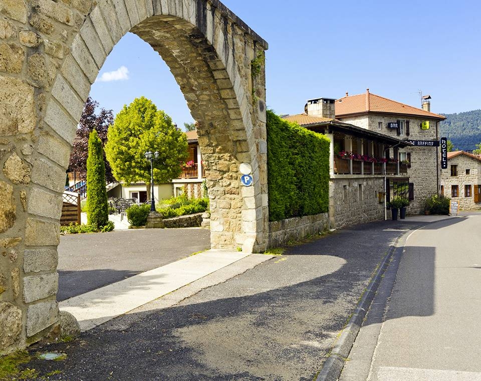 Le Restaurant - Restaurant Au Pont De Raffiny - restaurant LA CHAULME